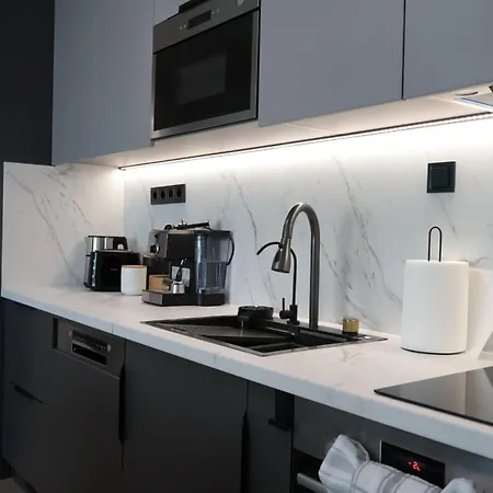 Апартаменти Lyusi South Heated Pool & Parking Варна
