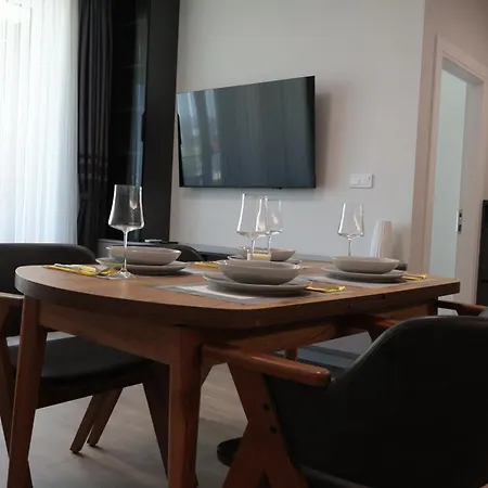 Lyusi South Heated Pool & Parking Апартаменти Варна