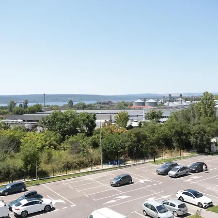 Lyusi South Heated Pool & Parking Апартаменти